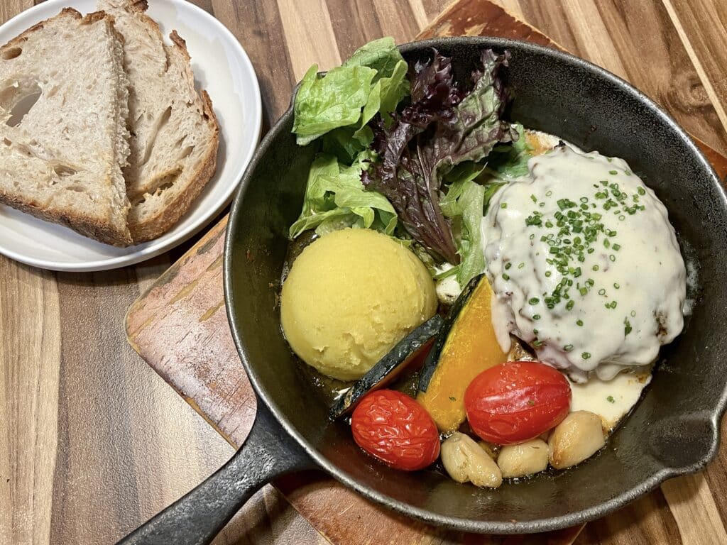 台北松菸美食推薦 鳥作洋食 必點  鳥作經典漢堡排