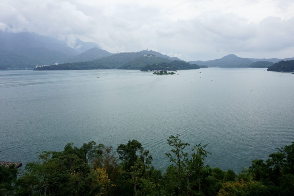 從日月潭涵碧樓看湖對岸的慈恩塔