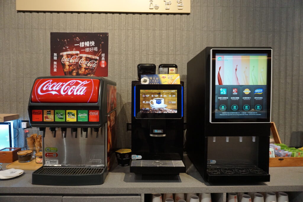 很秋鍋物飲料吧|可樂機與咖啡機無限供應