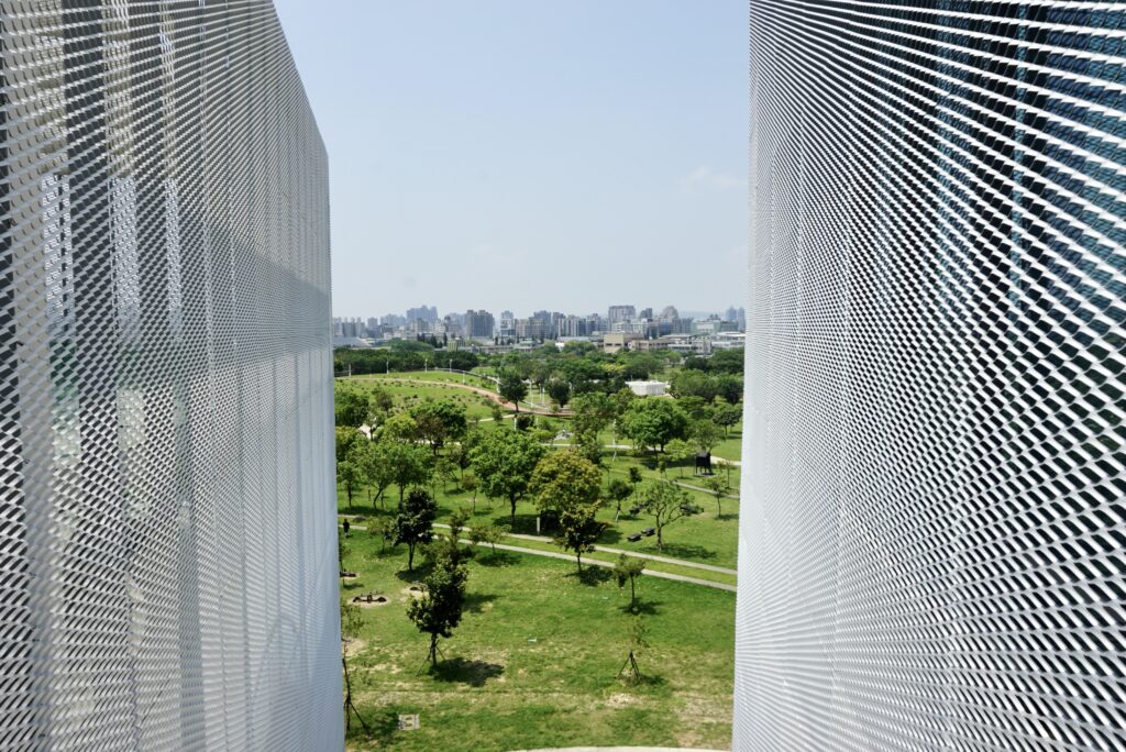 台中綠美圖擴張網帷幕 透視中央公園綠地