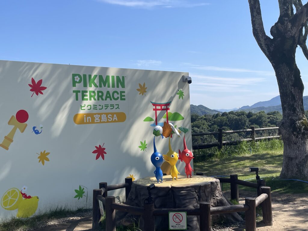 廣島宮島SA皮克敏露台木主題花圃藍色黃色皮克敏立體模型