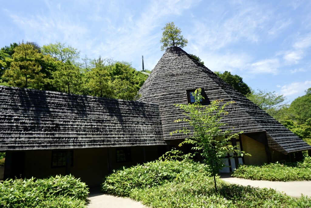 廣島神勝寺松堂　藤森照信設計手工銅板尖頂與屋頂赤松