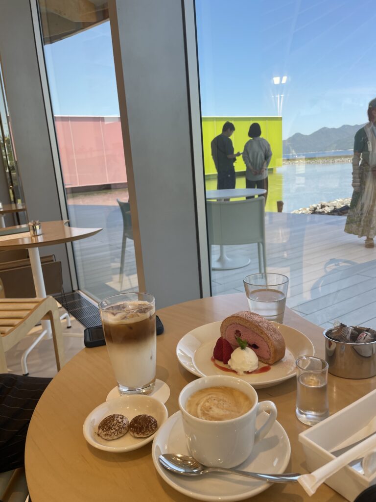 廣島下瀨美術館咖啡廳草莓鮮奶油蛋糕卷與冰淇淋