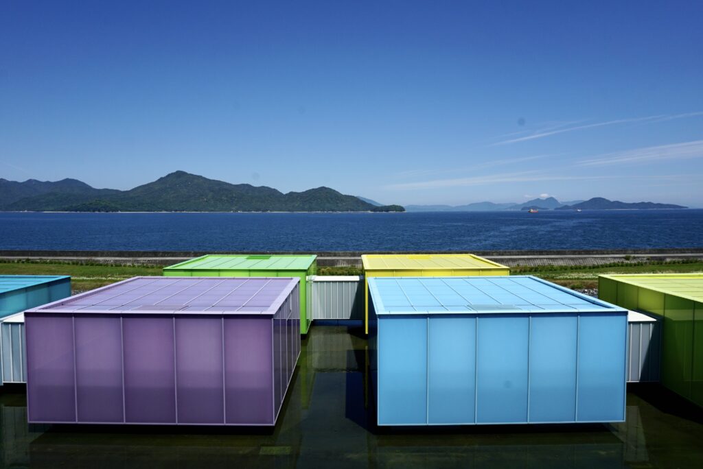 廣島下瀨美術館 8 間漂浮水面的彩色可動展示室
