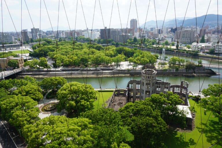廣島紙鶴塔展望台網幕外原爆圓頂與和平紀念公園全景
