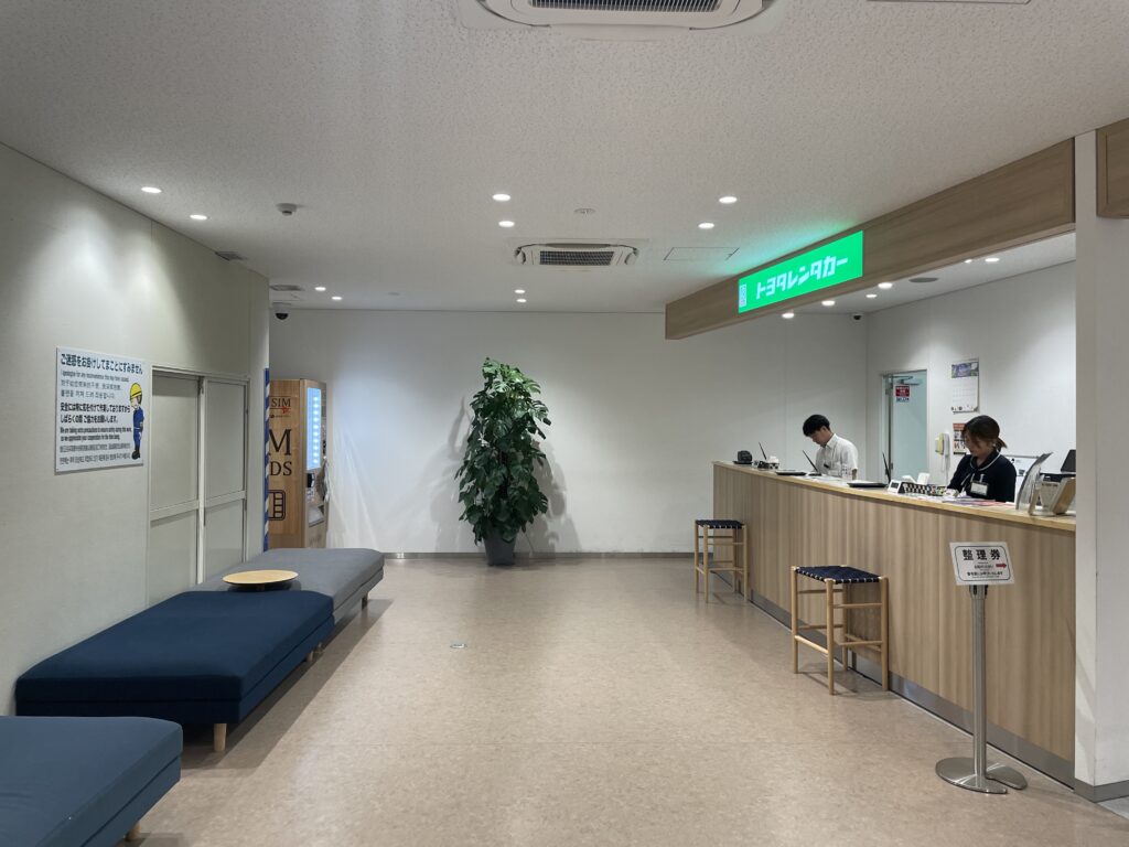 廣島機場旁的租車中心