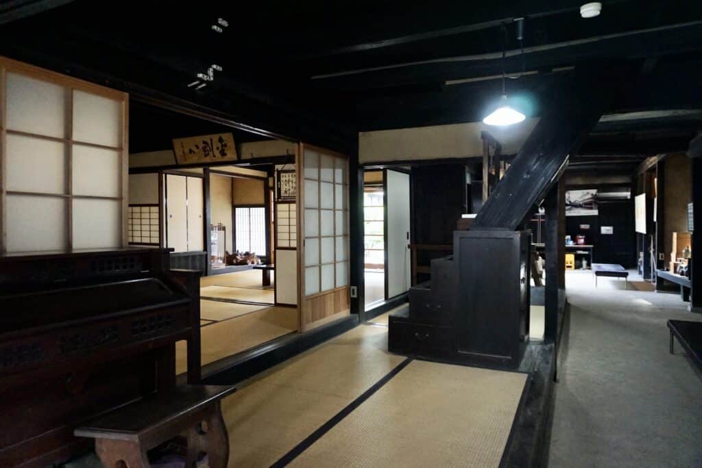 御手洗舊柴屋住宅疊間與箱階梯