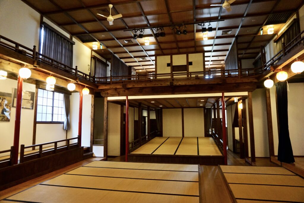 御手洗乙女座芝居小屋疊席與桟敷