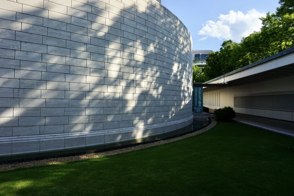 廣島美術館弧形石牆