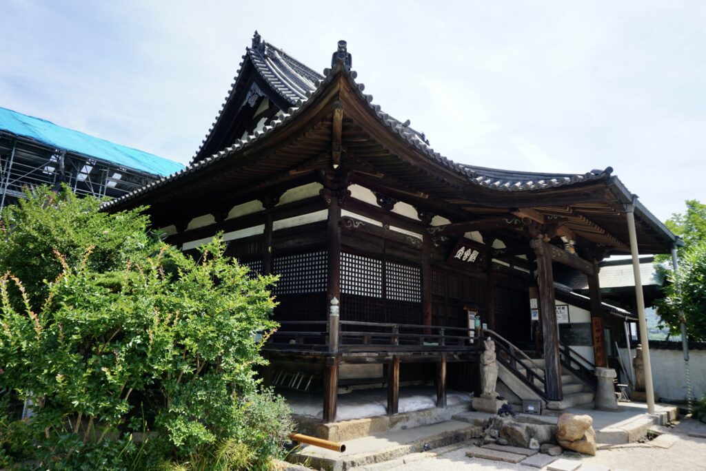 鞆之浦福禪寺對潮樓木造殿堂與斗拱屋簷