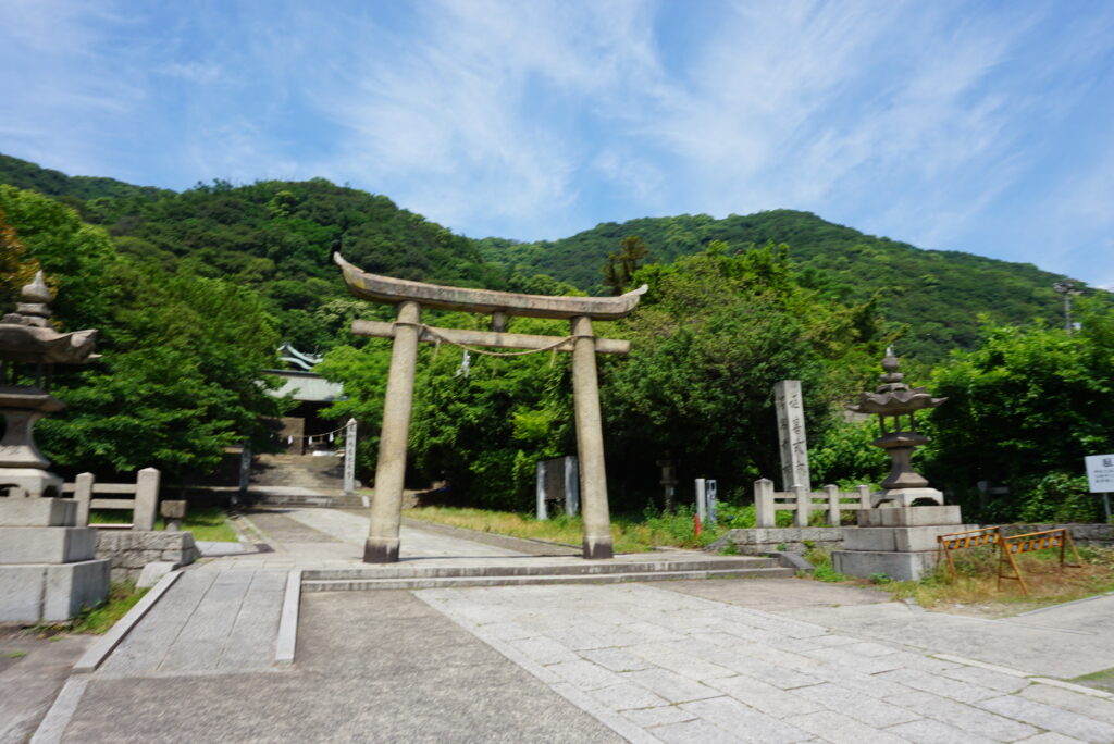 鞆之浦沼名前神社石鳥居與登山參道