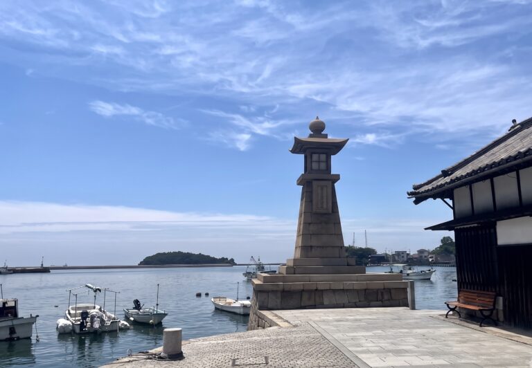 鞆之浦常夜燈石造燈塔